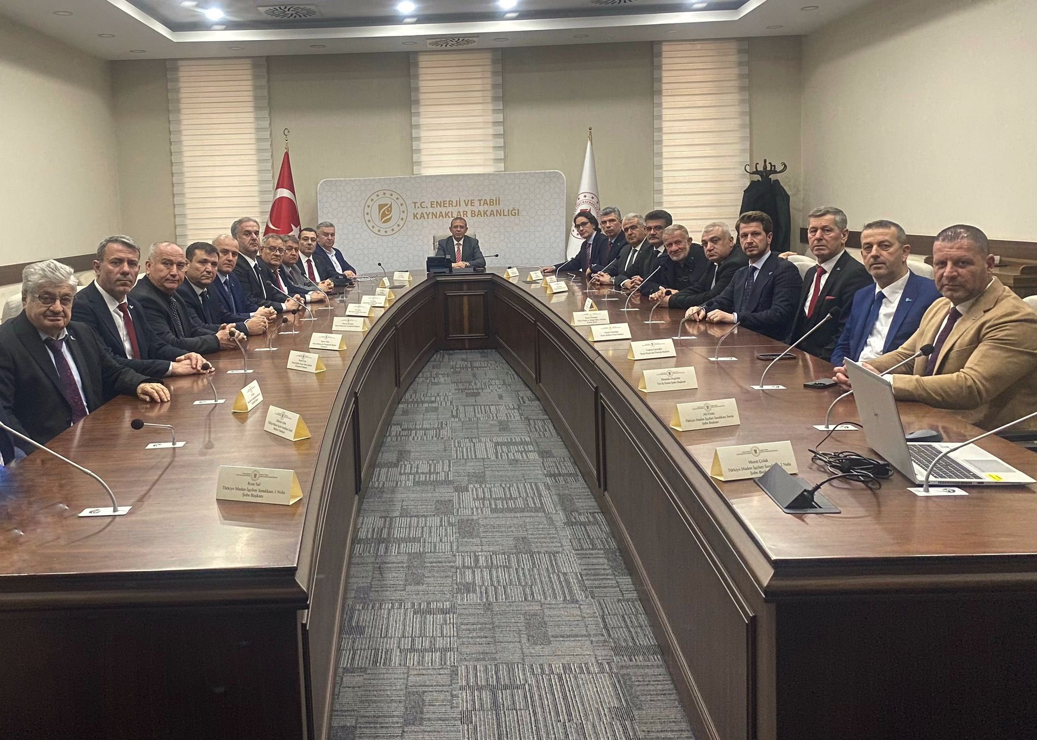 Genel Başkanımız İrfan KABALOĞLU ve Soma Şube Başkanımız Mustafa GİRGİNLER Soma Termik Santrali ve K&ouml;m&uuml;r Madenlerinde Yaşanan Sorunlarla İlgili Bir Di