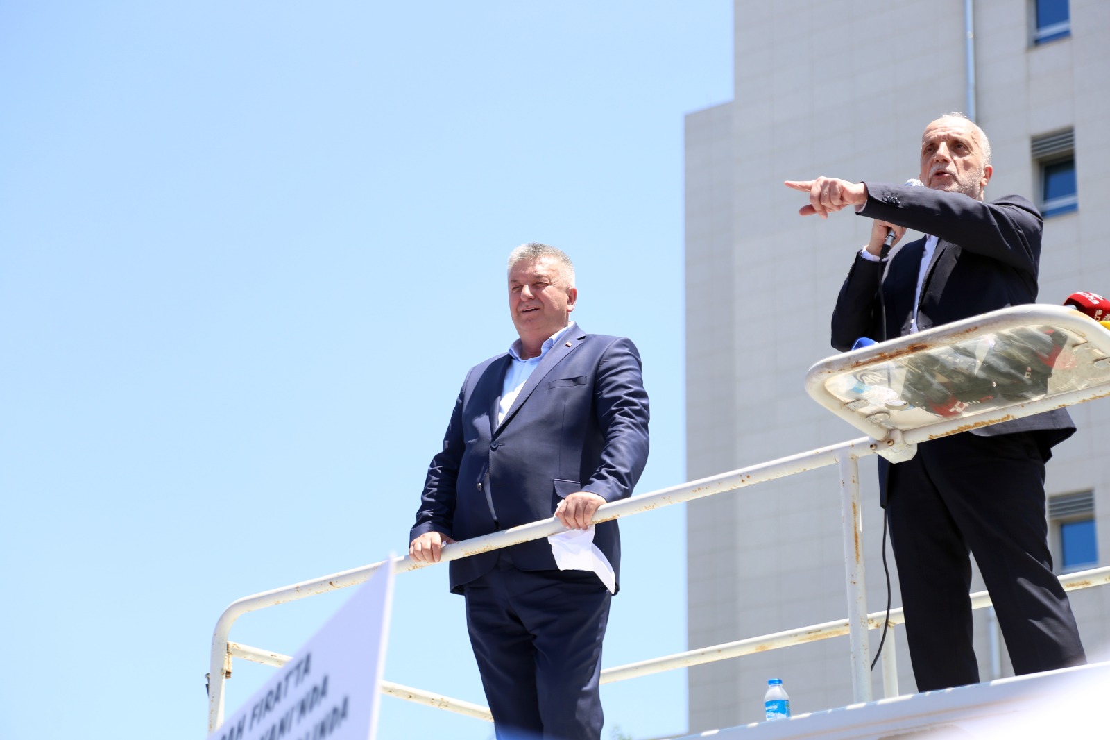 TÜRK-İŞ; KAMU İŞÇİLERİNE VERİLEN ZAM TEKLİFİNE KARŞI ANITPARK’TAN, T.C. HAZİNE MALİYE BAKANLIĞI ÖNÜNE YÜRÜDÜ VE BASIN AÇIKLAMASI YAPTI 