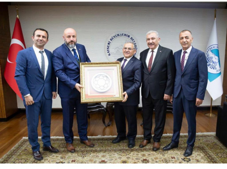 TES-İŞ Heyeti Kayseri Büyükşehir Belediye Başkanı Memduh Büyükkılıcı Ziyaret Etti