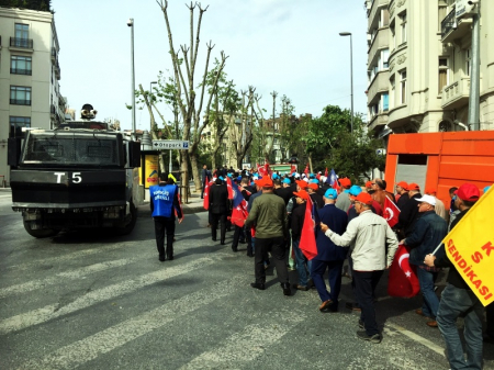 - 1 MAYIS 2017- TAKSİM ANITINA ÇELENK KOYMA 