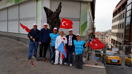 - 1 MAYIS 2017- TAKSİM ANITINA ÇELENK KOYMA 